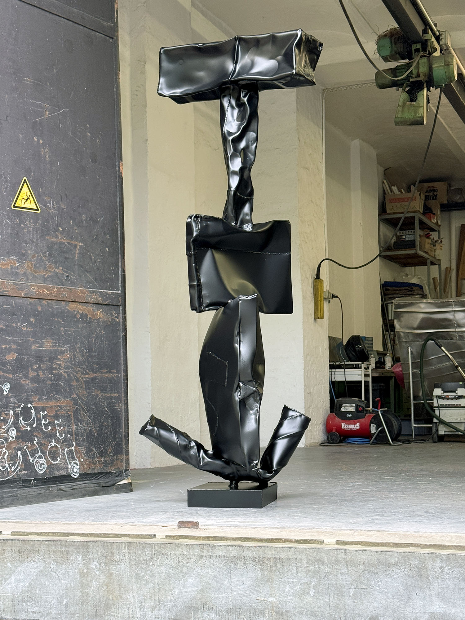 Deep Ultra,2025,224x90x90cm